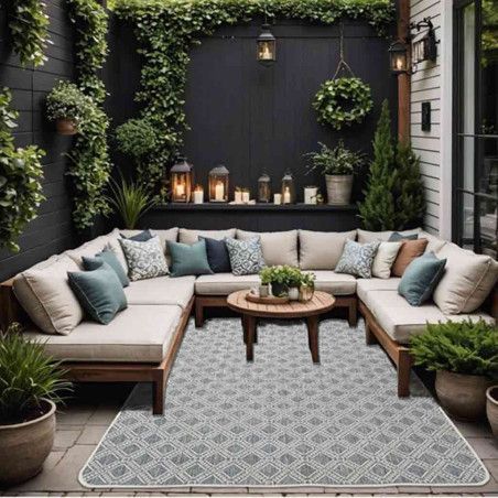 Pompeya outdoor rug with diamond pattern at alfombrasimperio1979.com
