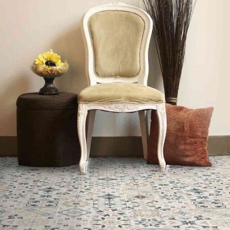 Alfombra vinilo Alhambra Beige ambientada en entrada.