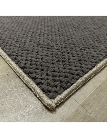Small loop rug, knotted effect at rugsimperio1979.com