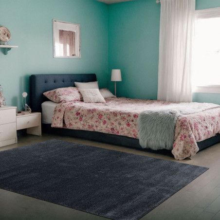Light carpet with a soft and smooth short pile at alfombrasimperio1979.com