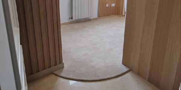 Instalación de moqueta en vestidor