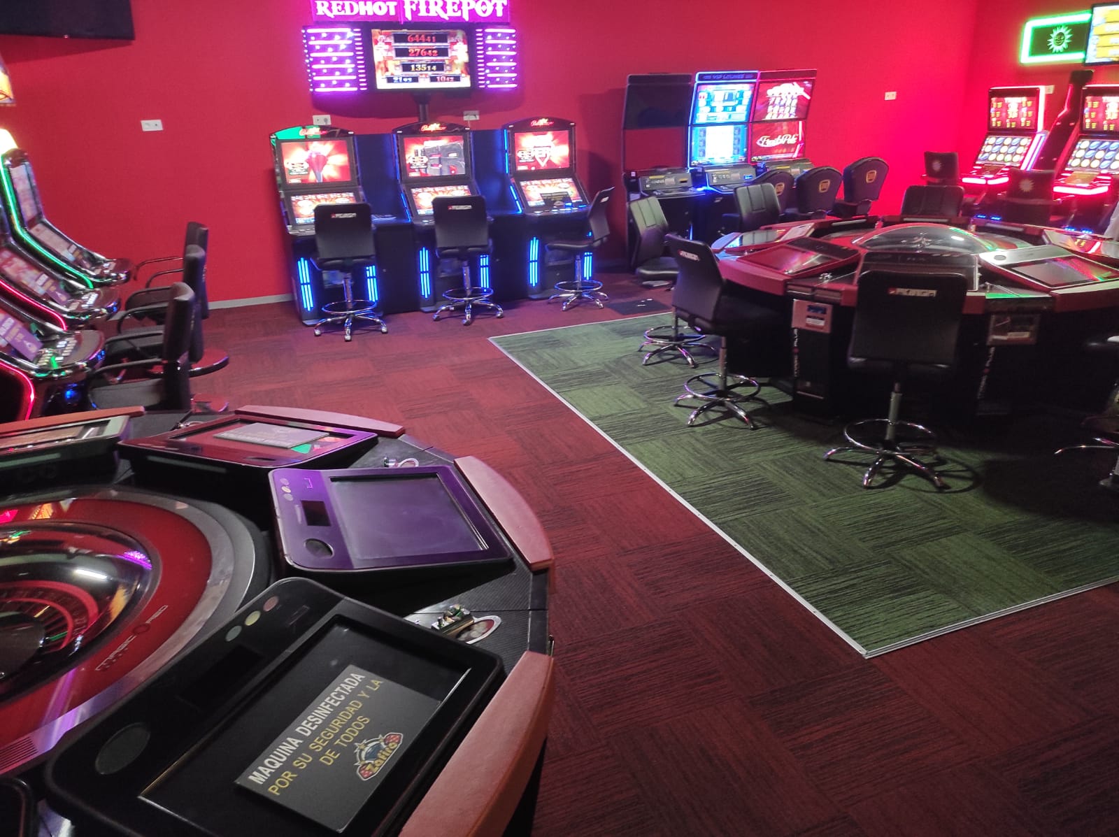 Sala de juegos en Novelda instalacion de suelo